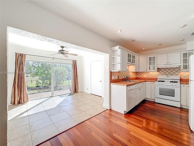 Building Photo - 2133 N 14th Ave