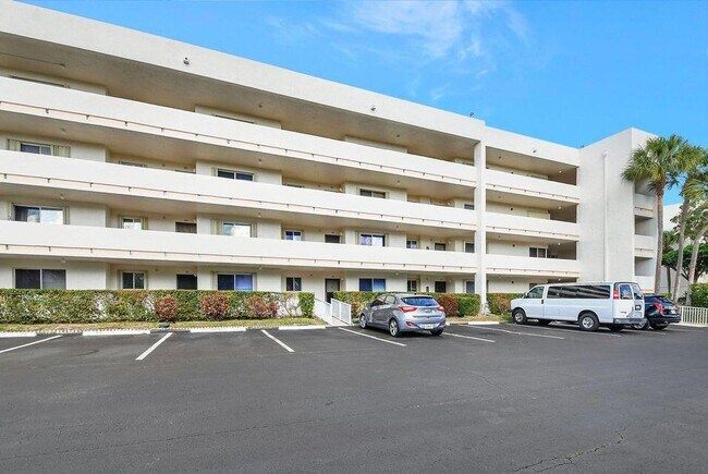 Building Photo - 3186 Via Poinciana