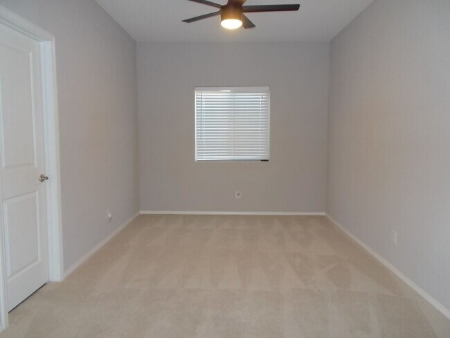 Building Photo - Spacious 3-Bed, 2-Bath Home in Prime Las Vegas Location
