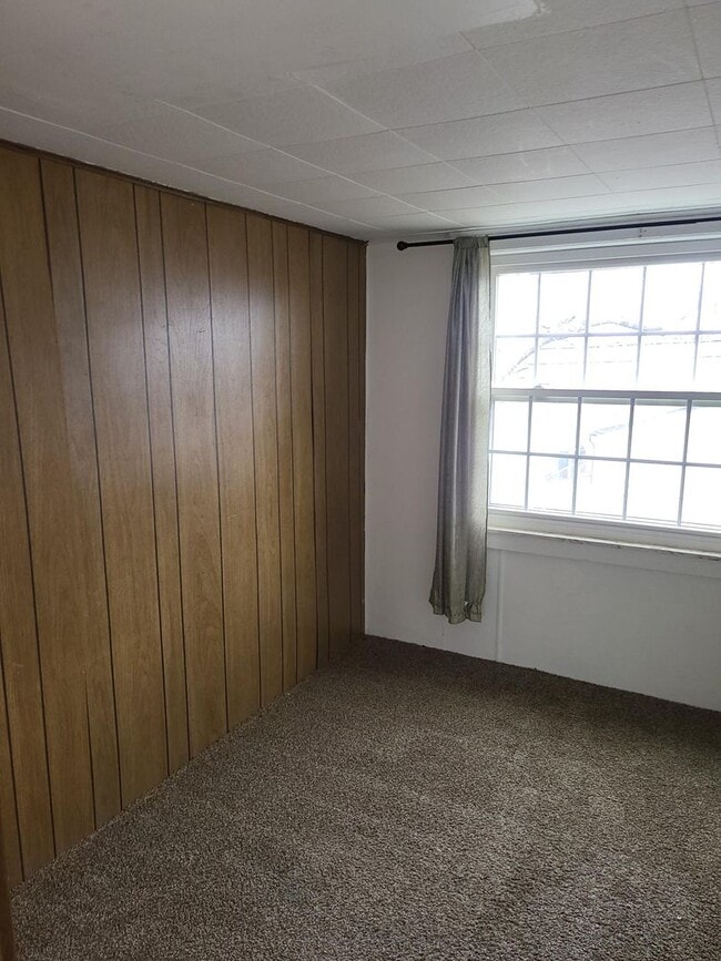 Building Photo - Two Bedroom Home in St Clair Shores - $1,450