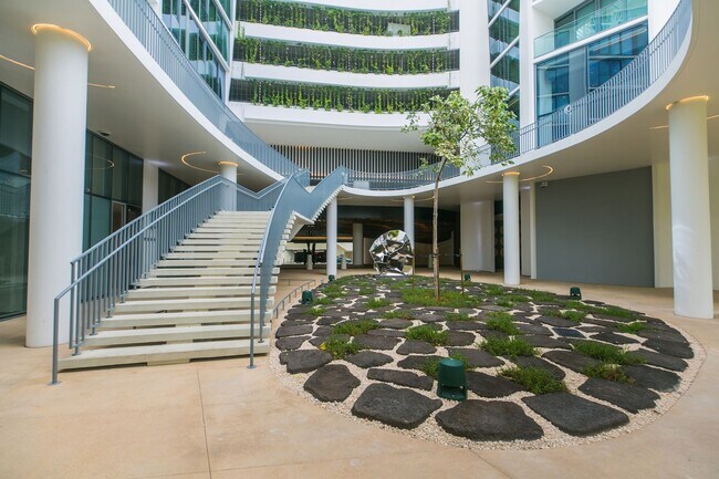 Building Photo - KOULA 2b2b1pkg Ready to Move In!