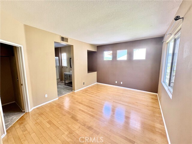 Building Photo - 5 Halcyon Ln