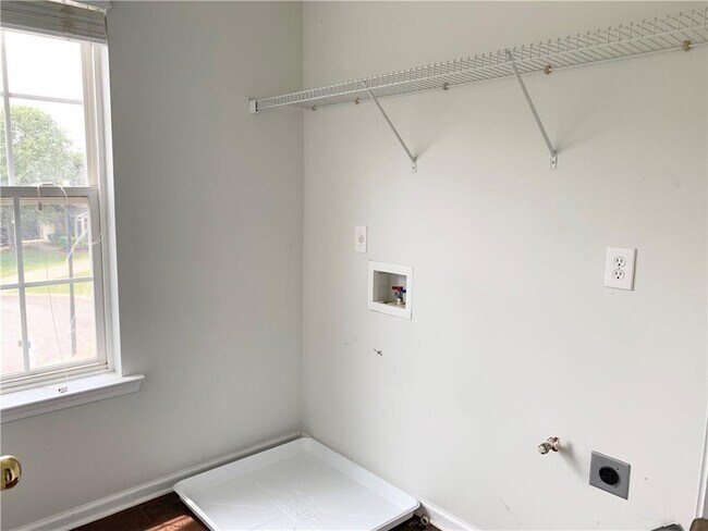 Building Photo - 329 Tuggle Ct
