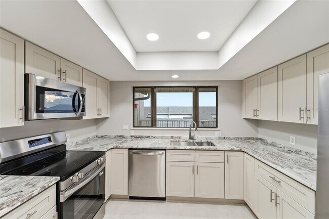 Building Photo - 845 Ladyfish Ave