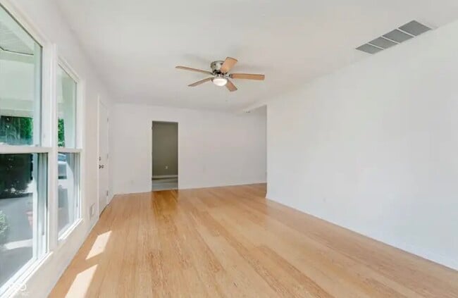 Building Photo - 10409 Barmore Ave