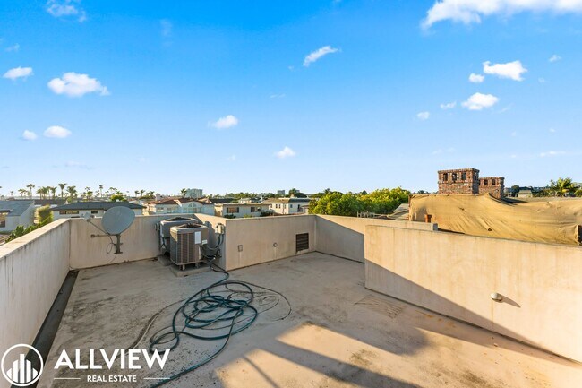 Building Photo - 111 Via Jucar