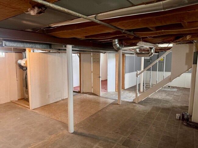 Building Photo - Spacious 5-Bedroom Home in Prime Royal Oak Location – $2,900/month
