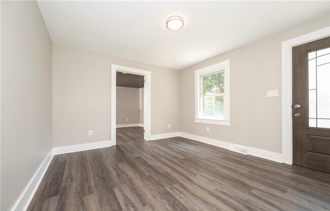 Building Photo - 3140 S Stratford Rd