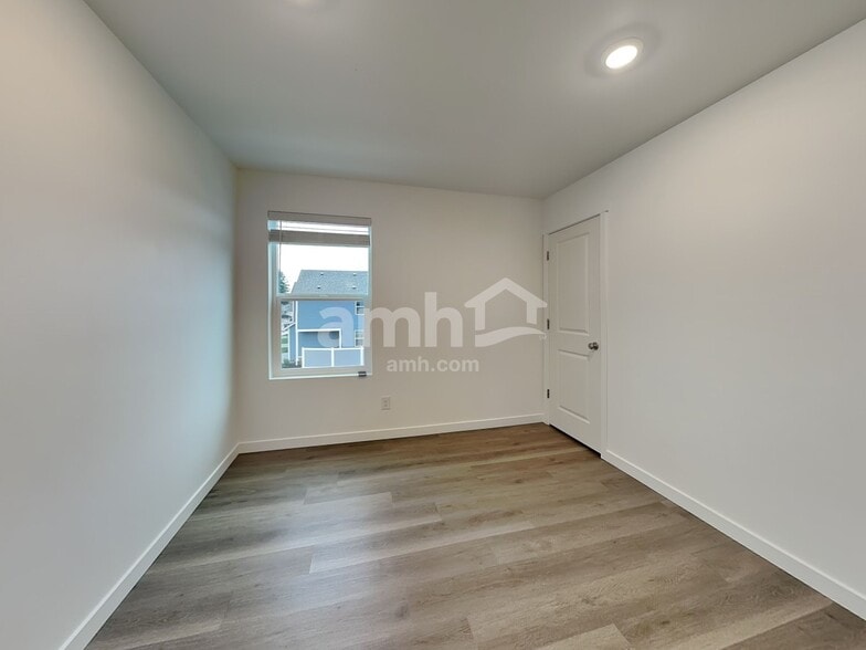 Building Photo - 5206 Turnstone St SE