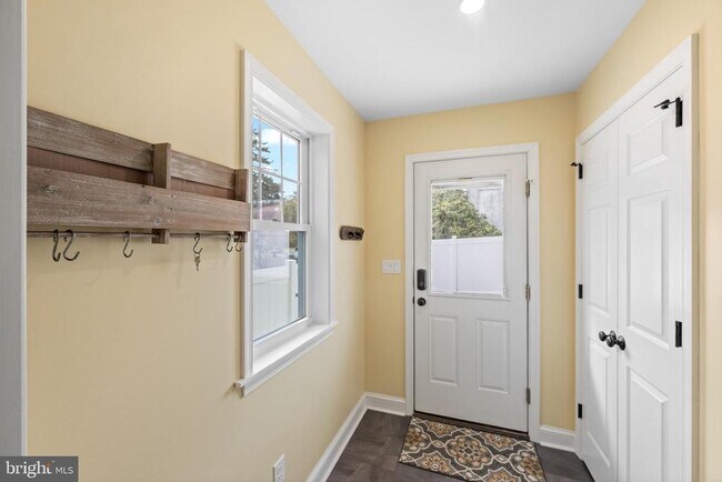 Building Photo - 3 Buttonwood Ave