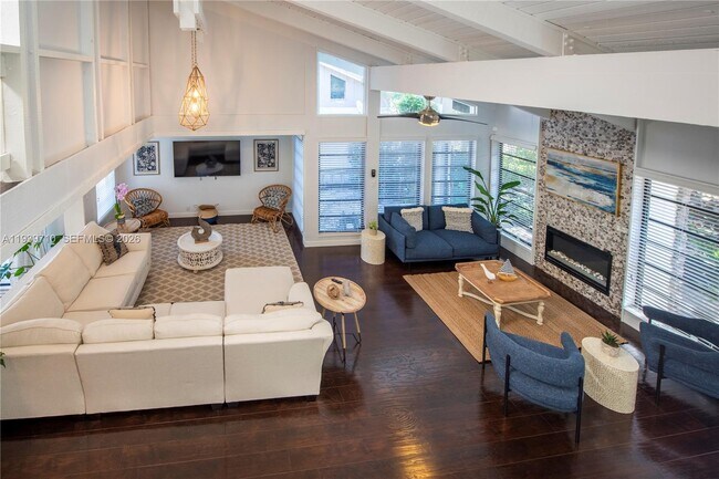 Building Photo - 1501 NE 24th St