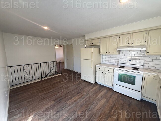 Building Photo - 3113-3115 S Bunker