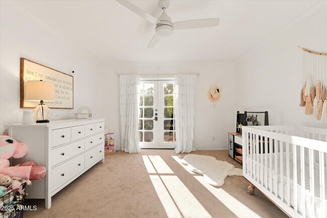 Building Photo - 1025 E Morten Ave