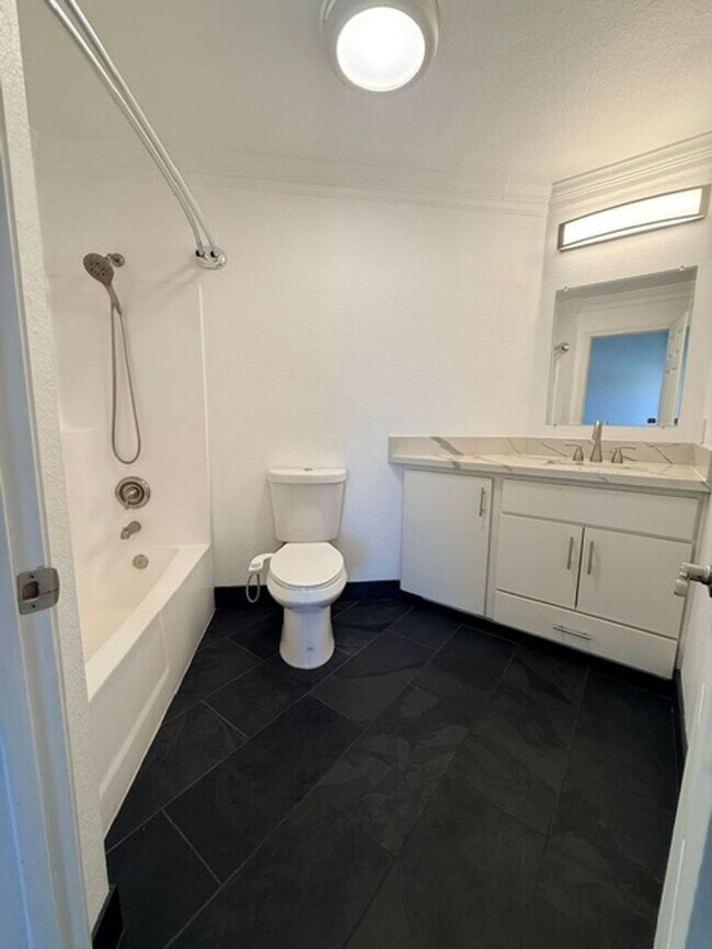 Building Photo - Fully updated condo in Spring Valley/ Rancho San Diego