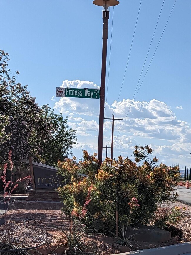 Building Photo - Azalea Townhome Poolside Living 3 Bed 2.5 Bath Smart Home