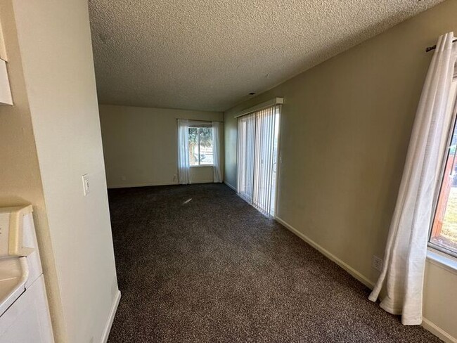 Building Photo - 4600 Neil Rd