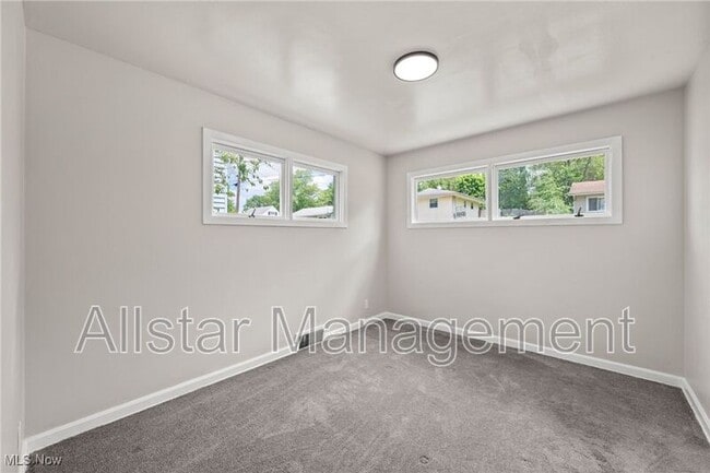 Building Photo - 1619 Struble Ave NE