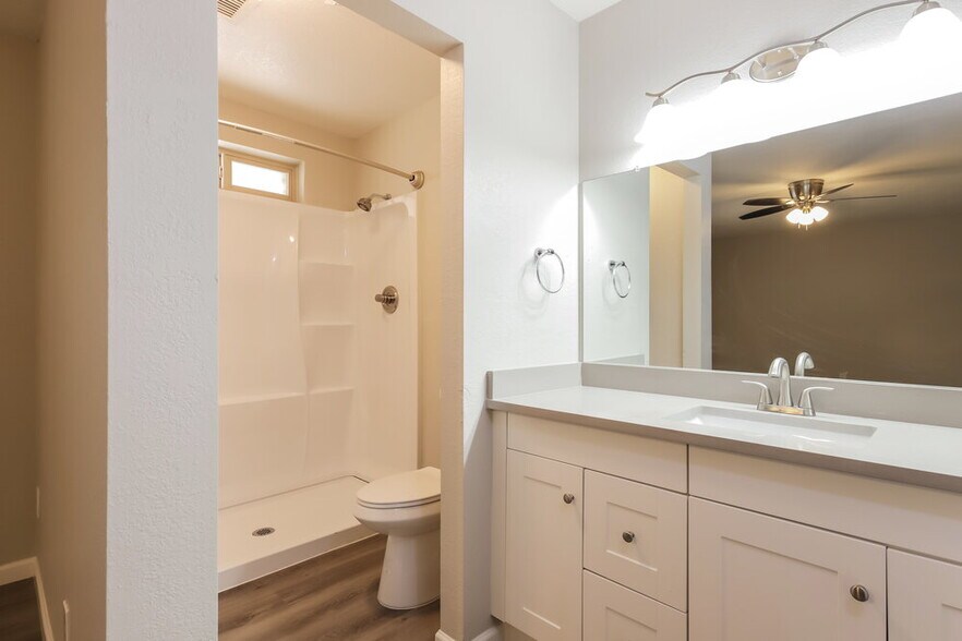 Building Photo - 3945 W Meadow Dr