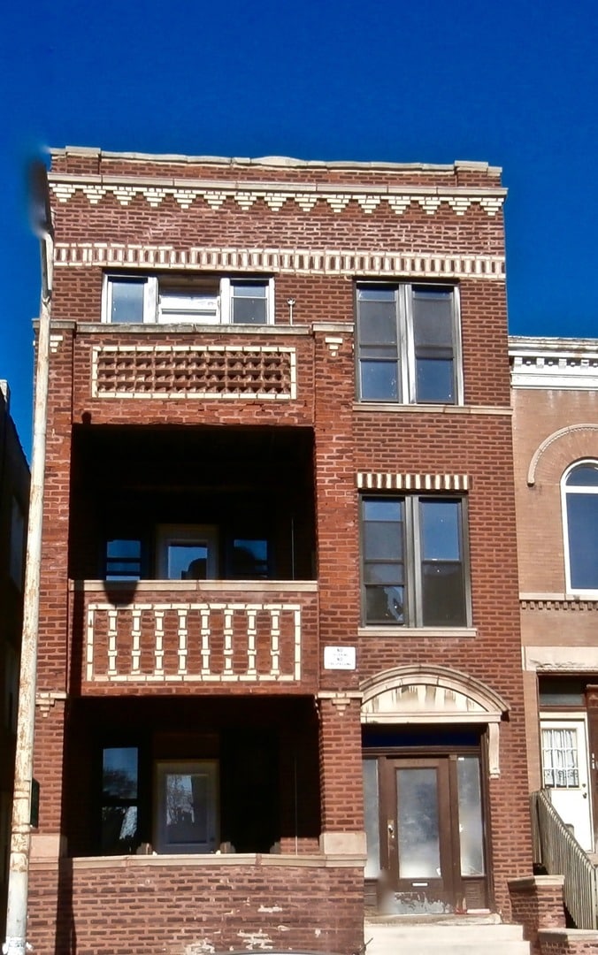Building Photo - 2612 W Augusta Blvd