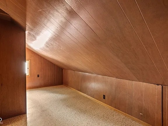 4643 Rookwood Avenue attic - 4643 Rookwood Ave