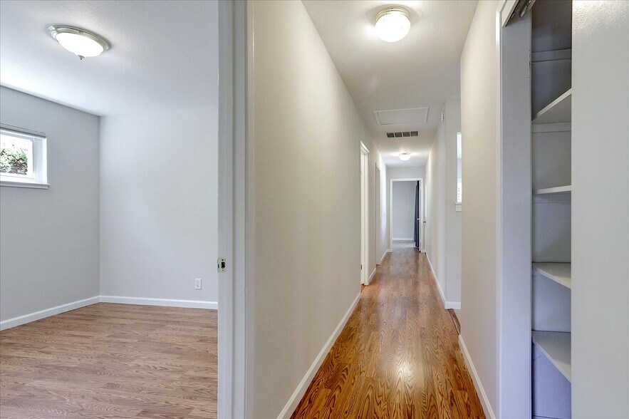 Building Photo - 2720 Diericx Dr