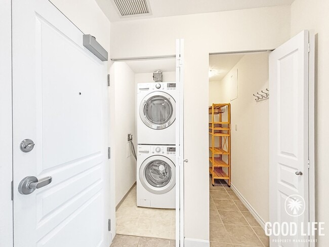 Building Photo - Beautiful 1BD/1BA Condo in Little Italy W/ A/C, W/D, Private Balcony with City Views, Community G...