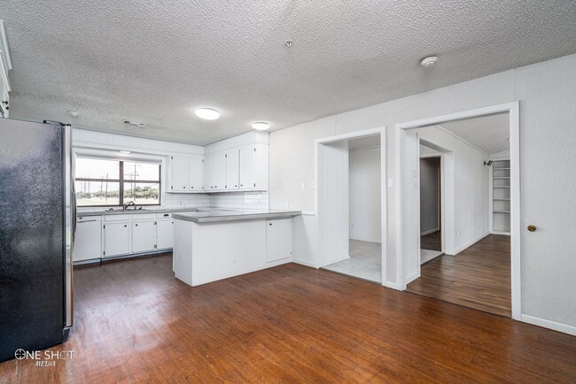 Building Photo - 951 Kenwood Dr