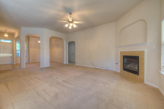Building Photo - Classic Single Story Home In Beautiful Hil...