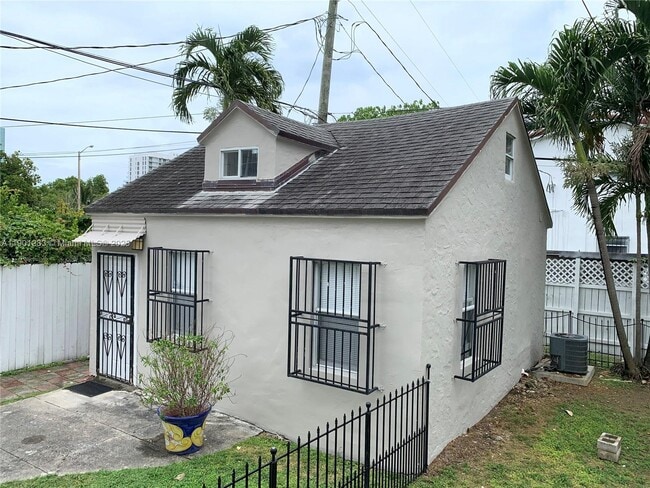Primary Photo - 178 NE 46th St