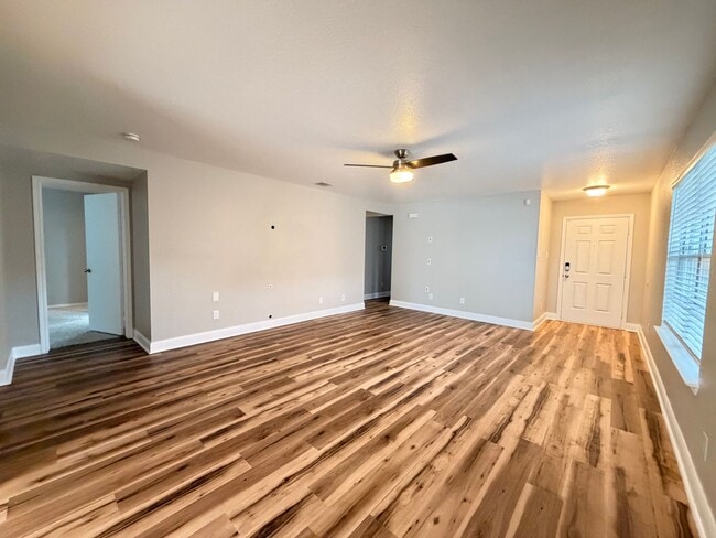 Building Photo - CUTE ONE STORY - 3 BEDROOM / 2 BATH HOME W...