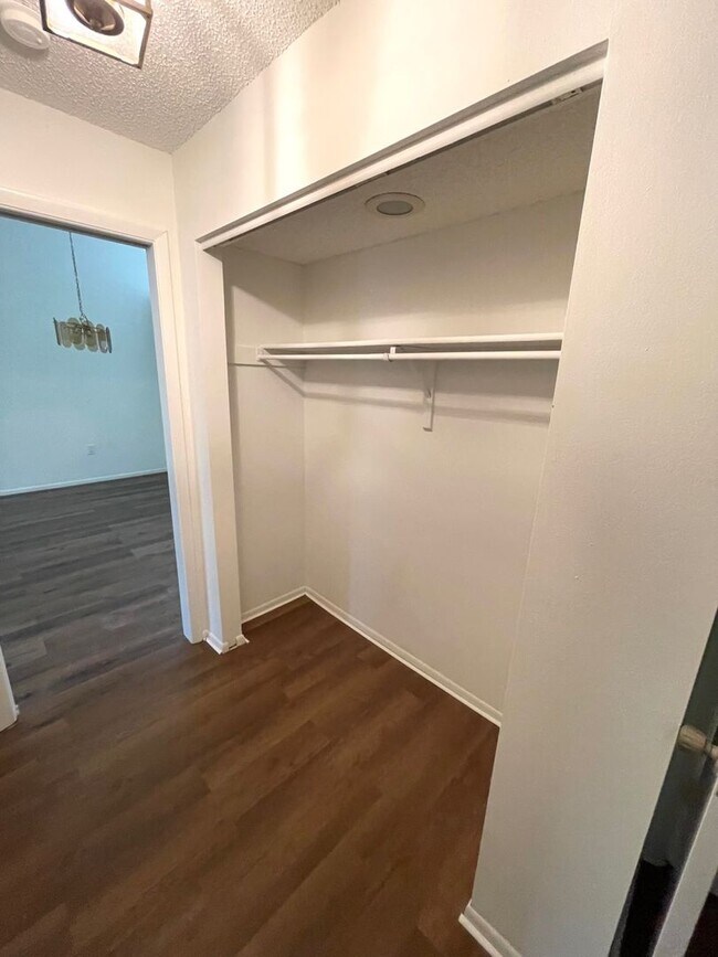 Building Photo - Spacious 2Bed/2Bath Condo for Rent!! Sarasota