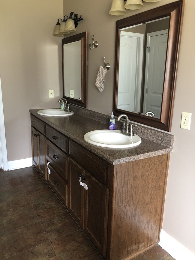 Building Photo - Spacious and Charming 3-Bedroom Home - Ludowici, GA