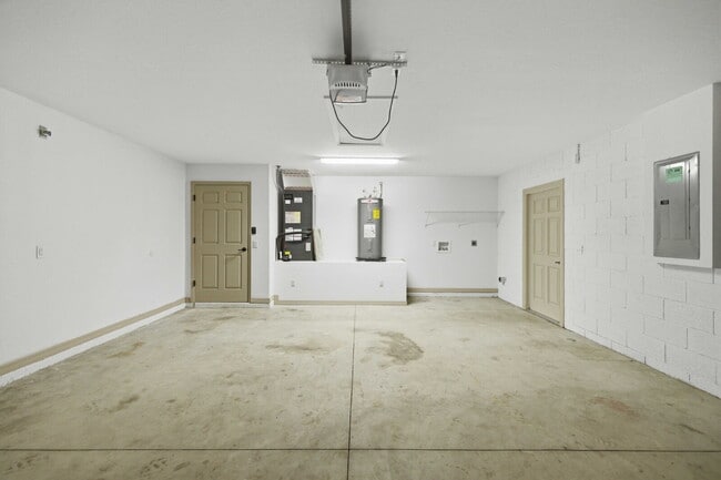Building Photo - No HOA! Spacious 3 Bedroom Home with Large Backyard & Fire Pit – Move-In Ready