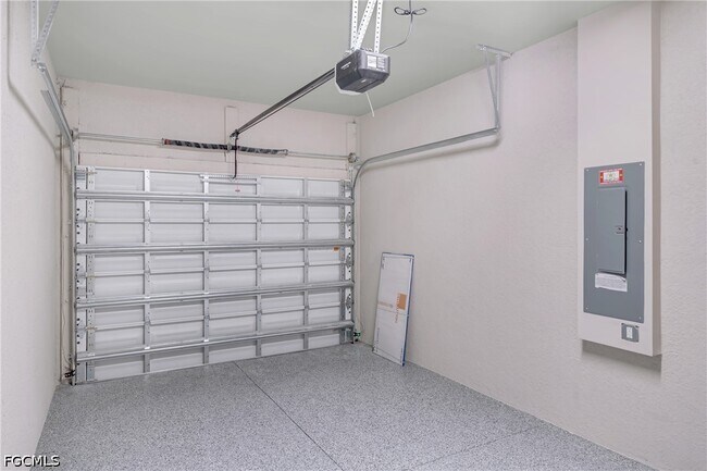 Building Photo - 752 Breamer Ave S