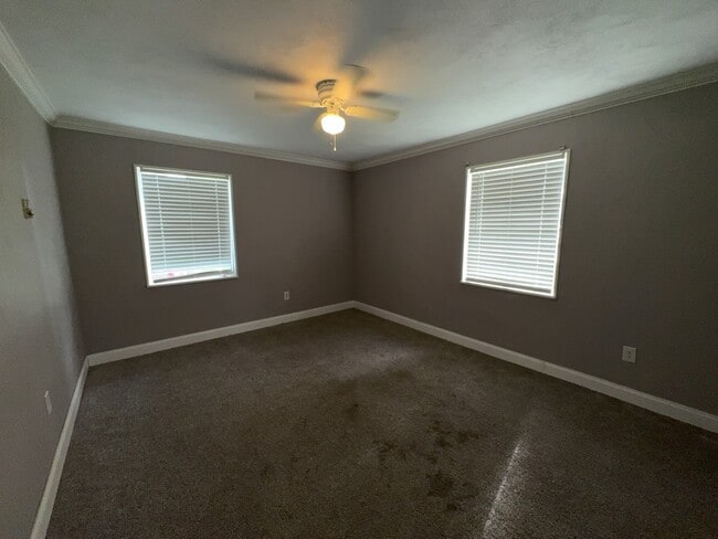 Building Photo - 3030 Oak Forest Dr