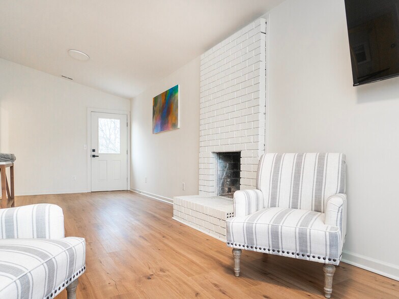 Building Photo - 4315 Hickory Nut Pt