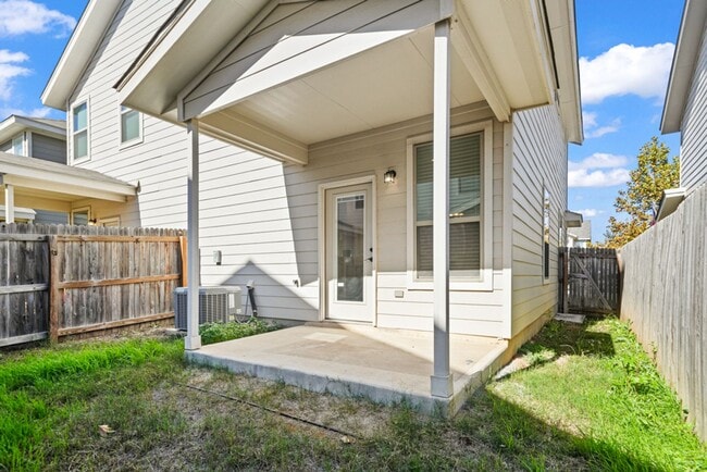 Building Photo - 10338 Lynwood Branch