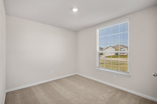 Building Photo - 320 Tejas Trl