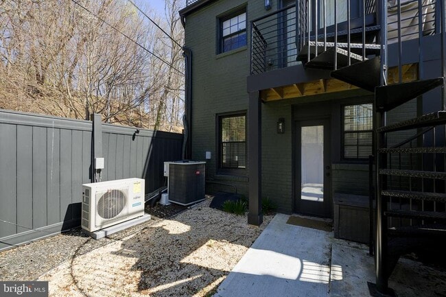 Building Photo - 1934 35th Pl NW