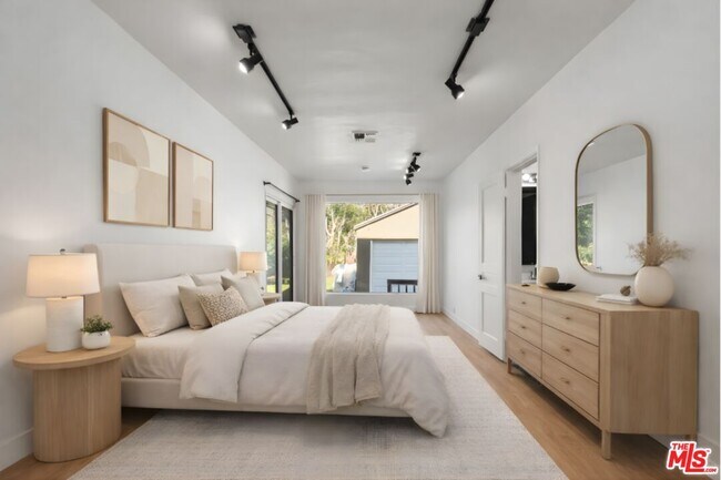 Building Photo - 2522 Armacost Ave