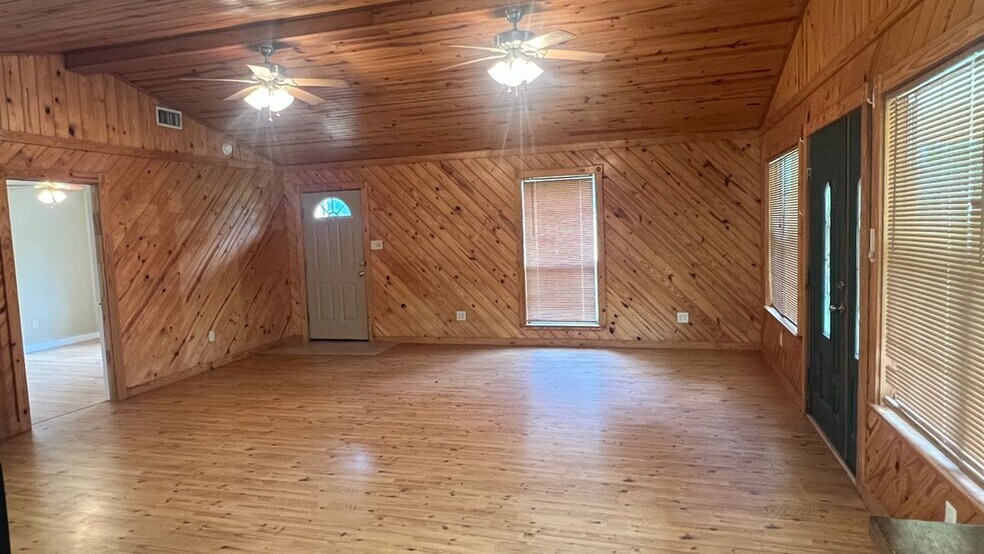 Building Photo - 22712 Creekwood Dr