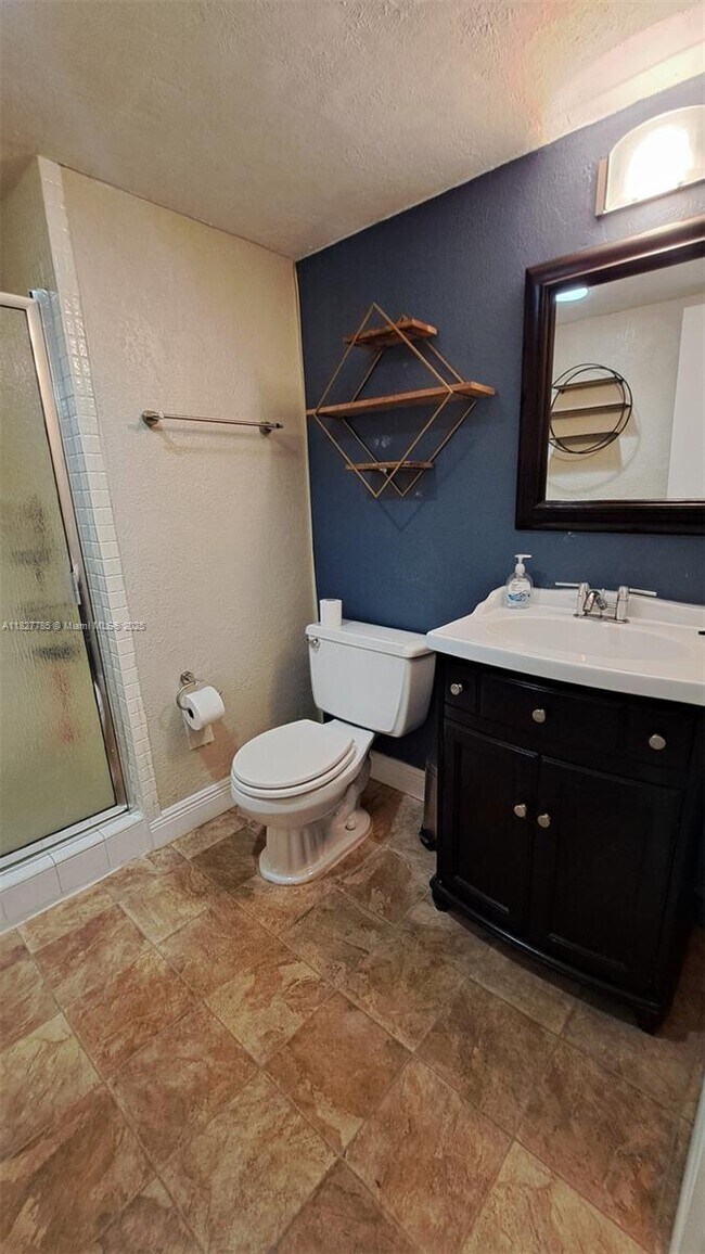 Building Photo - 427 Golden Isles Dr