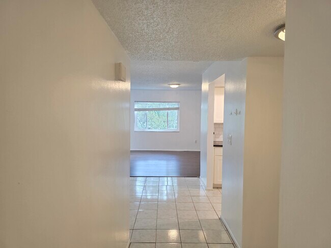 Building Photo - 605 N Keene Rd