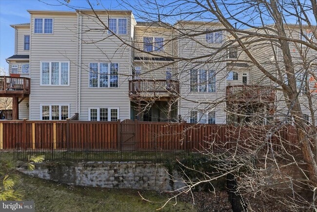 Building Photo - 4550 Fair Valley Dr