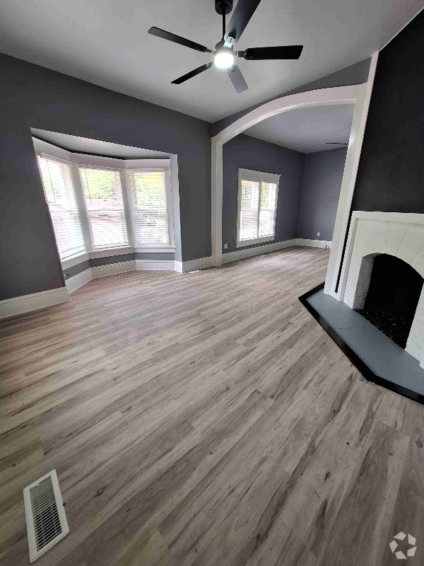 Building Photo - 217 S Black Ave