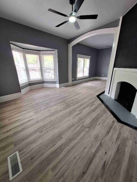 Primary Photo - 217 S Black Ave