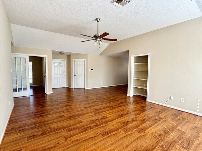 Building Photo - 7210 Greenwood Point Dr