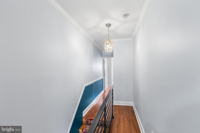 Building Photo - 1725 S Iseminger St