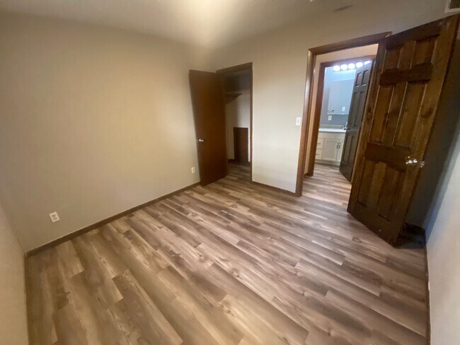 Building Photo - 2BR/1BA East Campus - Short Distance to Campus!! Coin-operated washer/dryer on-site.