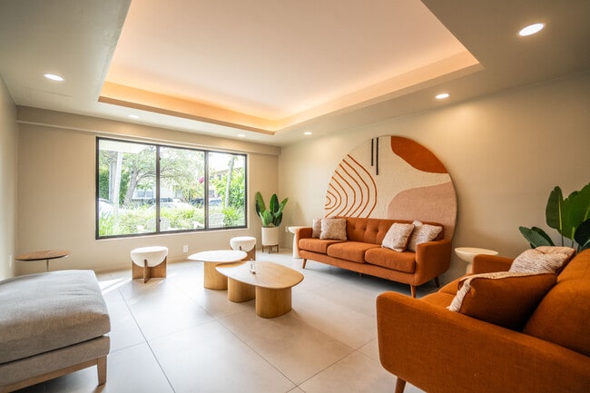 Building Photo - 6960 Rue Vendome